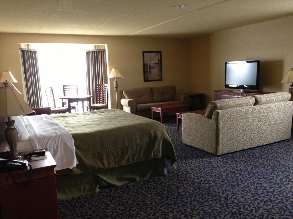 Quality Inn & Suites Bay Front Sault Ste. Marie Exterior photo