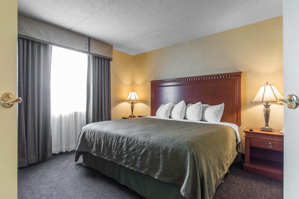 Quality Inn & Suites Bay Front Sault Ste. Marie Exterior photo