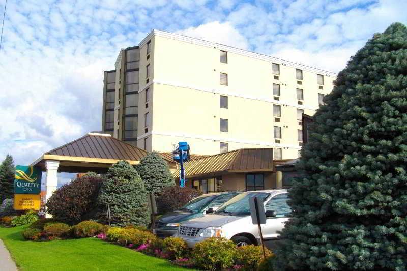 Quality Inn & Suites Bay Front Sault Ste. Marie Exterior photo