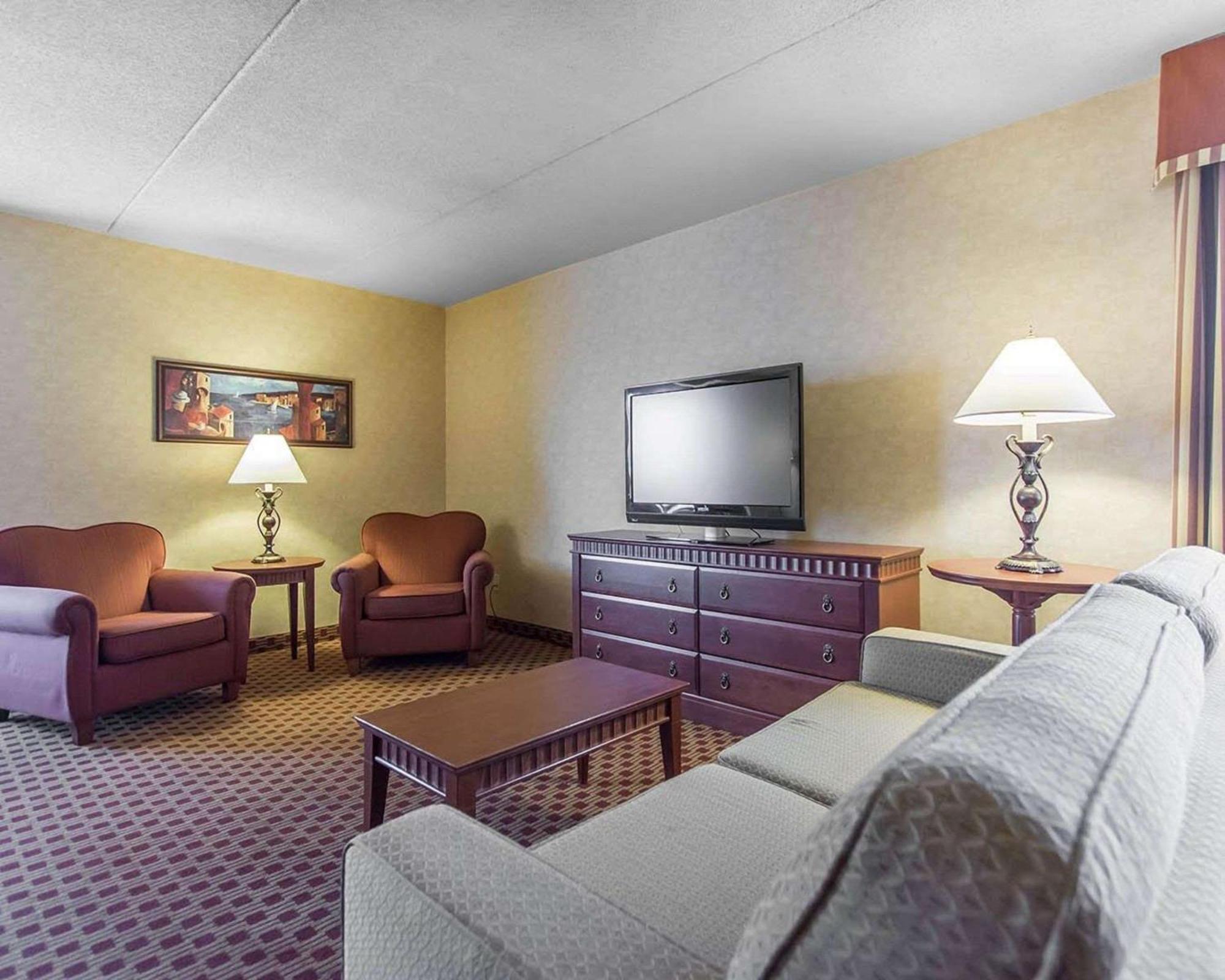 Quality Inn & Suites Bay Front Sault Ste. Marie Exterior photo