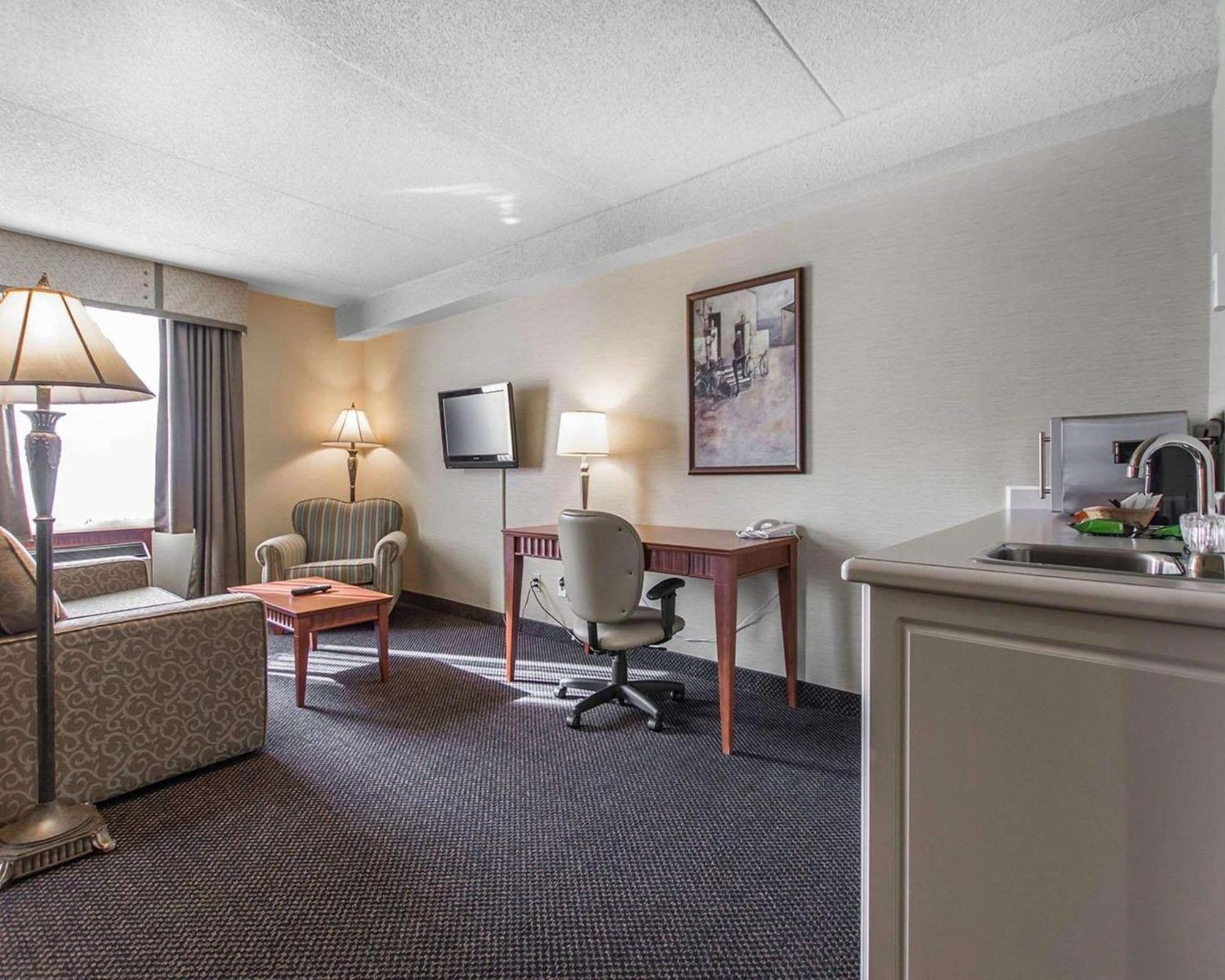 Quality Inn & Suites Bay Front Sault Ste. Marie Exterior photo
