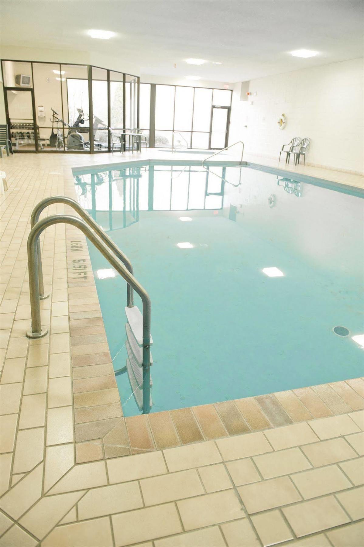Quality Inn & Suites Bay Front Sault Ste. Marie Exterior photo