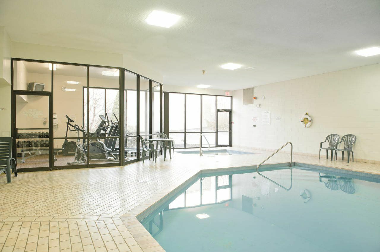 Quality Inn & Suites Bay Front Sault Ste. Marie Exterior photo